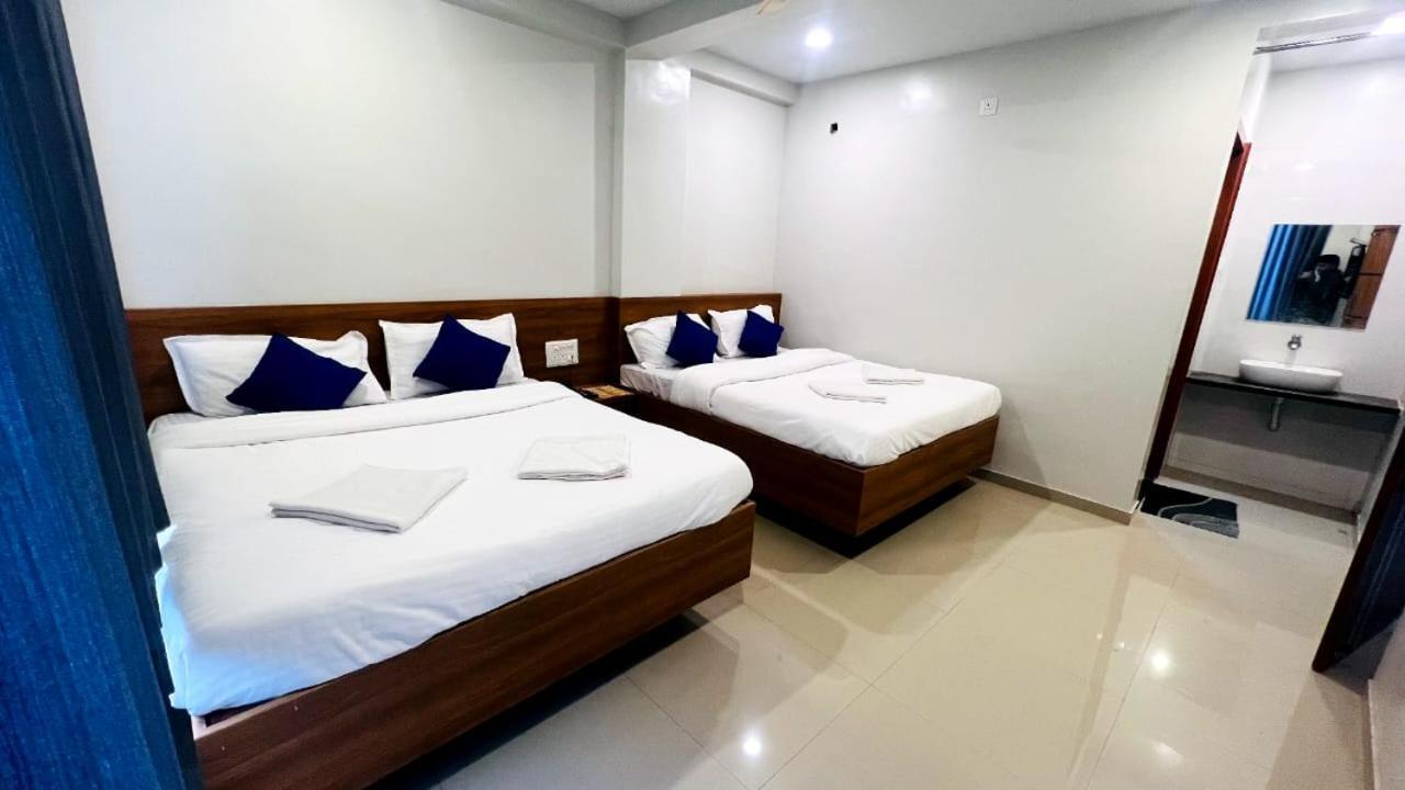 Hotel Sai Smruti Shirdi Exteriör bild
