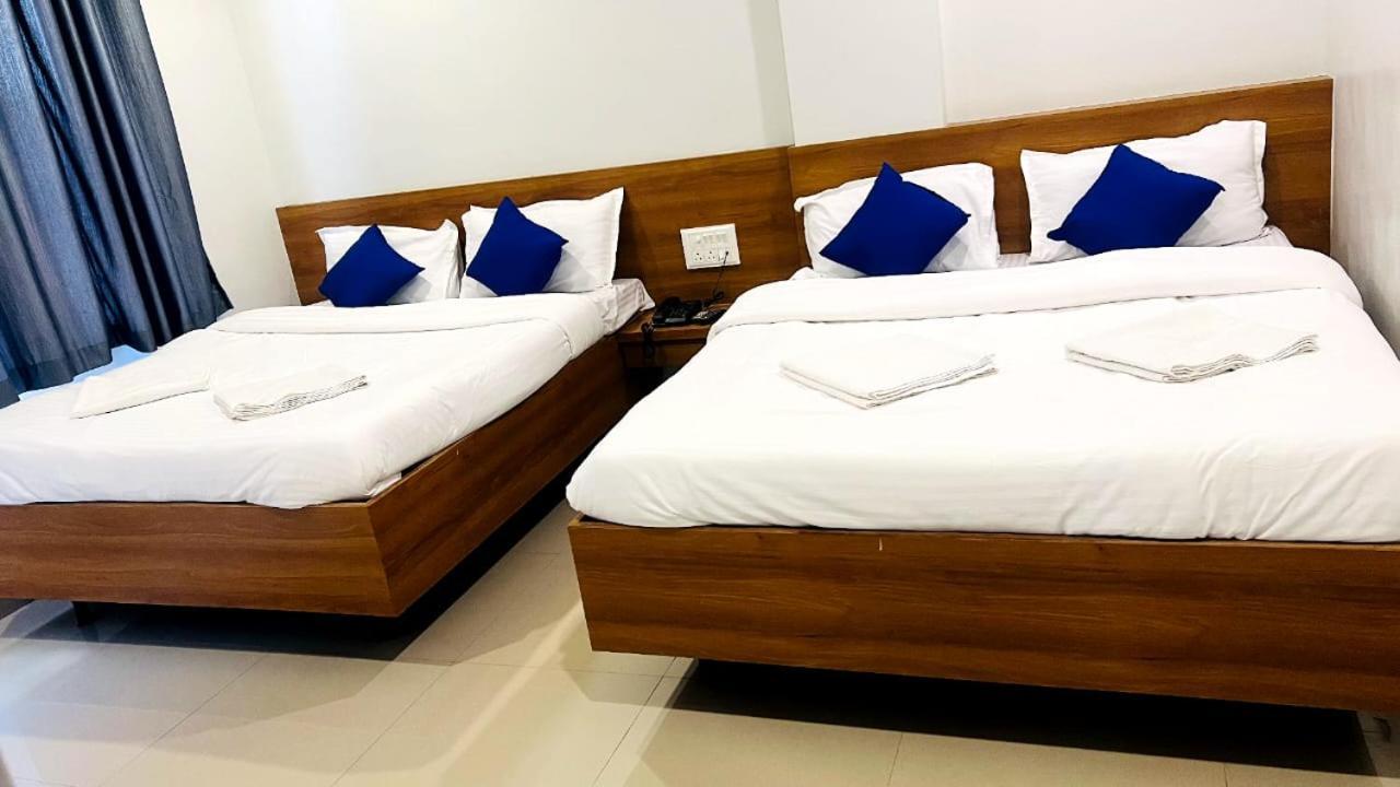Hotel Sai Smruti Shirdi Exteriör bild