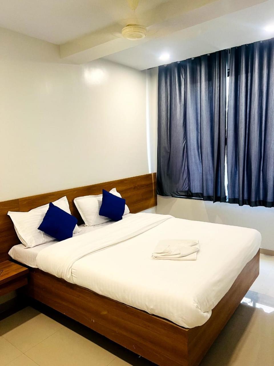 Hotel Sai Smruti Shirdi Exteriör bild