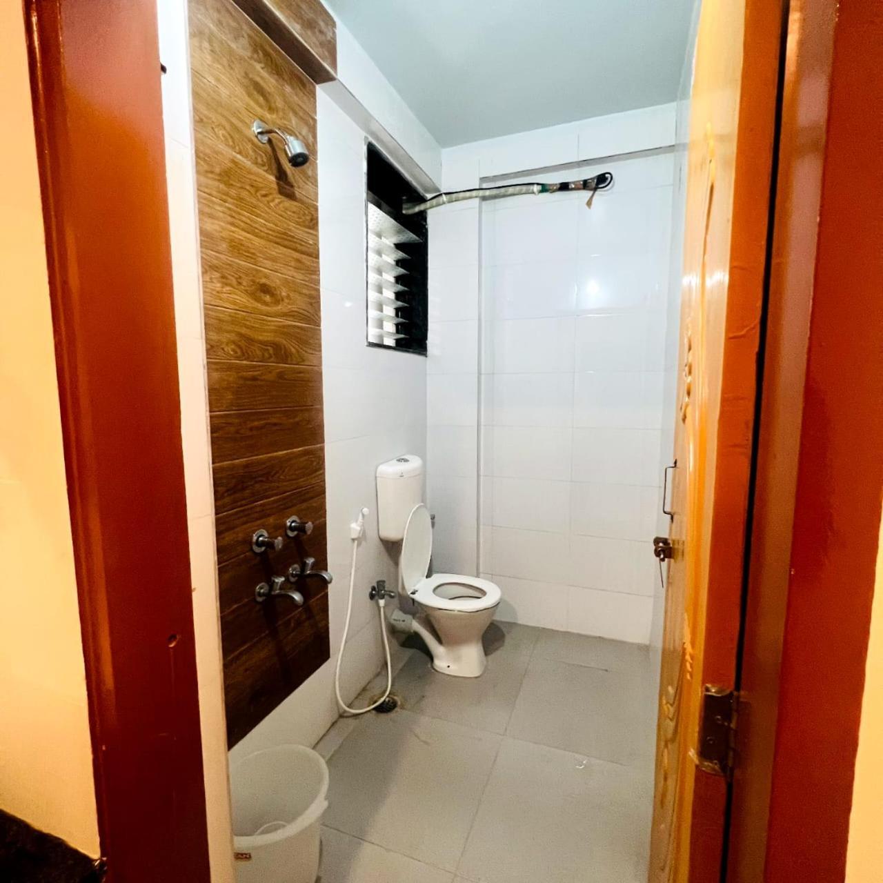 Hotel Sai Smruti Shirdi Exteriör bild